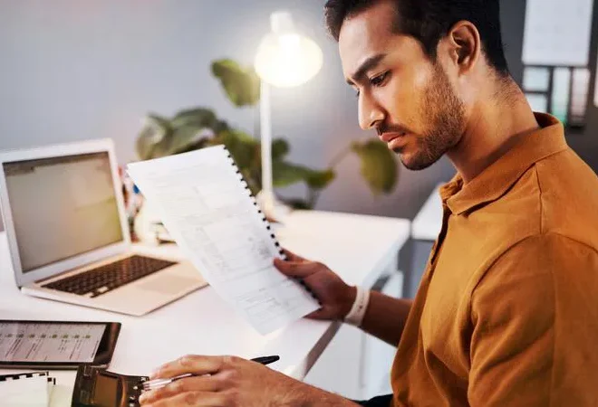 AI untuk tinjauan dan analisis kontrak hukum